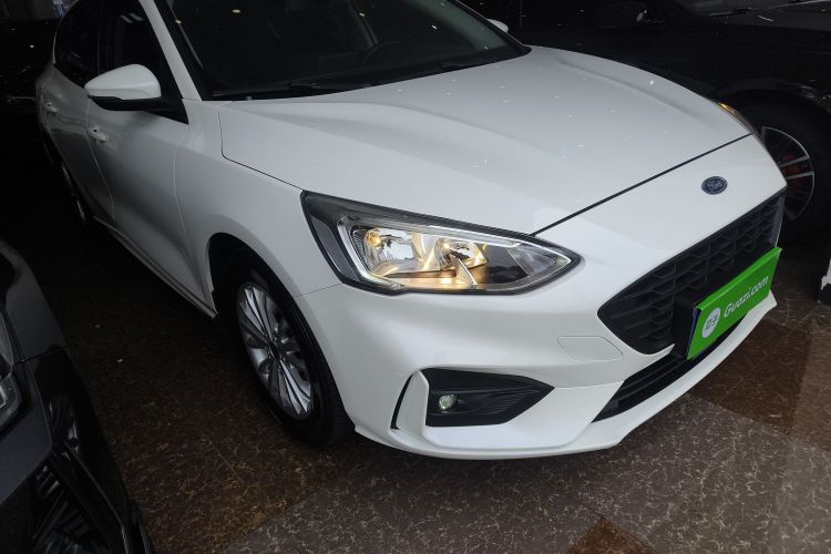 福特 福克斯 2020款 三厢 EcoBoost 180 自动锋潮型车身外观3