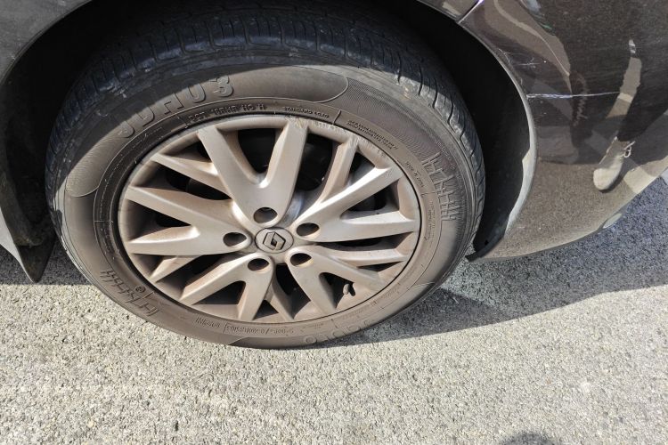 雷诺 风朗 2013款 2.0L 时尚版车身外观6007