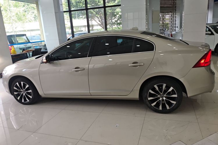 沃尔沃S60 2019款 S60L 改款 T5 智进进阶版车身外观6003