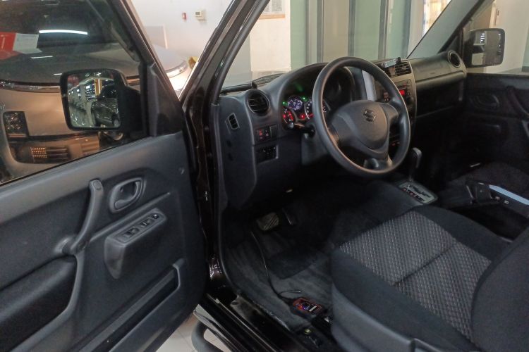 铃木 吉姆尼 2015款 1.3 AT JLX中控内饰7003