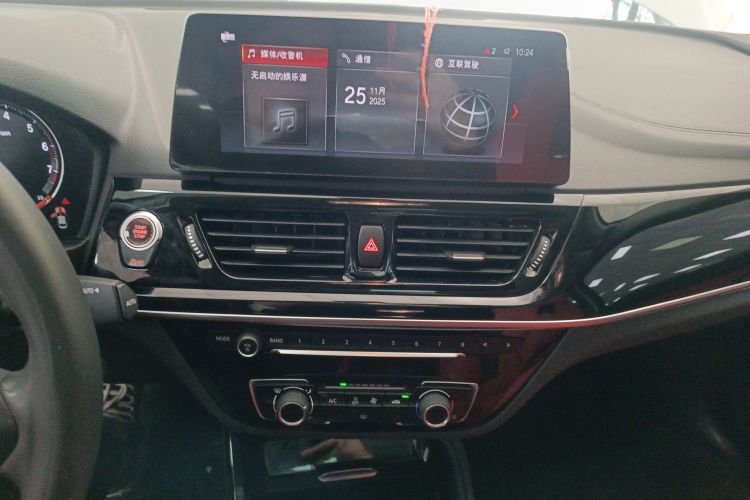 宝马1系 2022款 125i M运动曜夜版中控内饰16