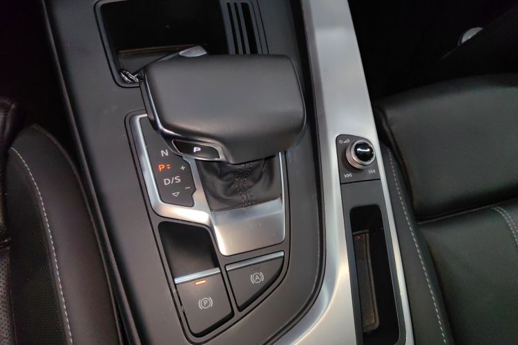 奥迪A4L 2024款 40 TFSI 时尚动感型中控内饰18