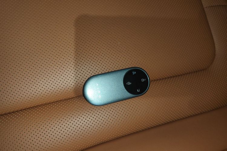 鸿蒙智行 问界M9 2024款 增程 Max版 52kWh 6座版中控内饰7001