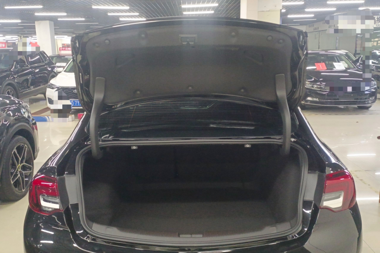 别克 君威 2024款 25T 超享版机舱底盘23