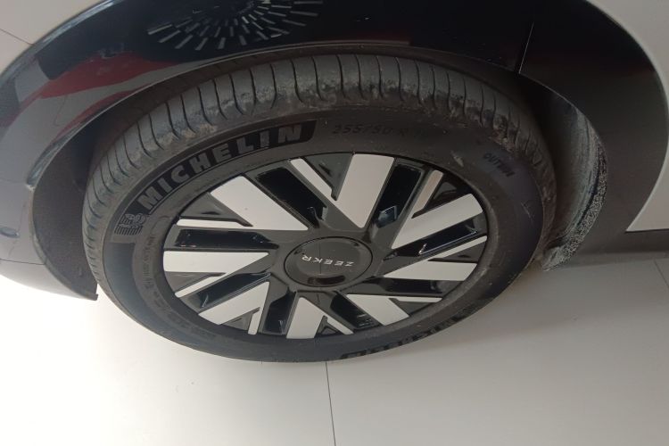 极氪MIX 2025款 长续航智驾版车身外观6008