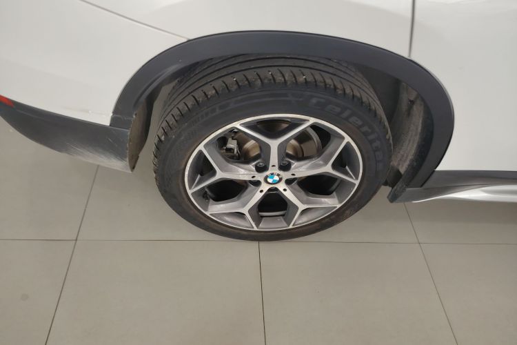 宝马X1 2019款 sDrive18Li 尊享型车身外观6008