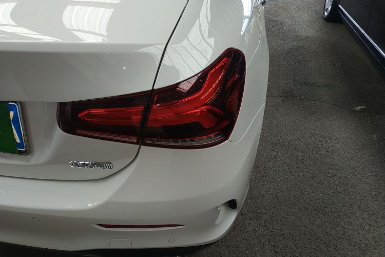 奔驰A级 2020款 改款 A 200 L 运动轿车动感型车身外观9