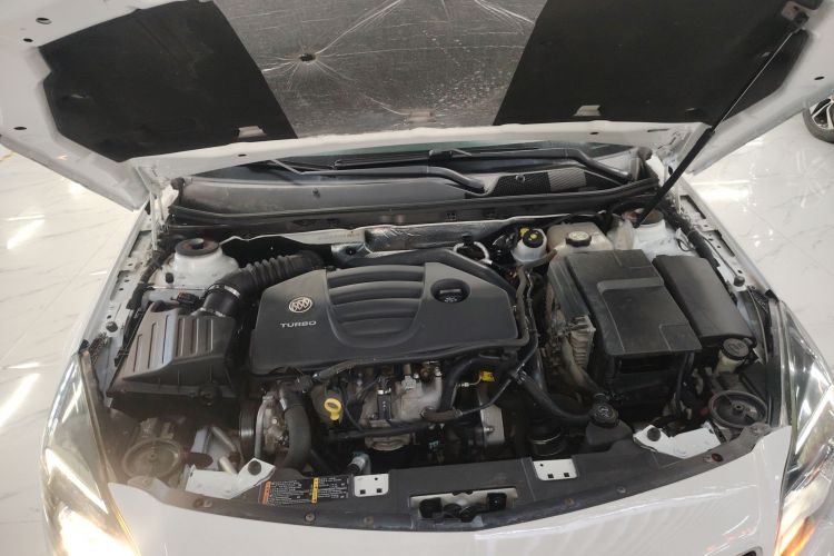 别克 君威 2015款 GS 2.0T 豪情运动版机舱底盘24