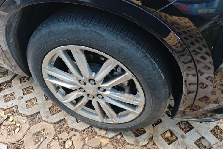 凯迪拉克XT6 2022款 2.0T 七座两驱豪华型车身外观10