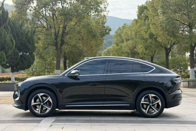 蔚来EC6 2024款 75kWh车身外观4