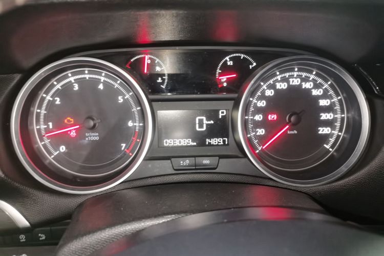 标致408 2018款 改款 350THP 自动豪华版局部细节14