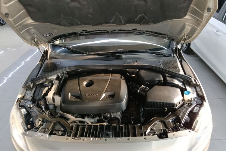 沃尔沃S60 2016款 S60L T4 智远版机舱底盘24