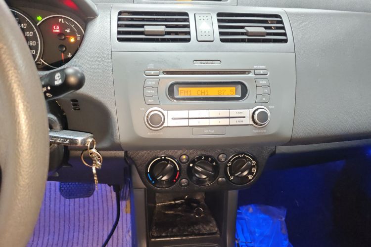 铃木 雨燕 2013款 1.5L 自动20周年限量版中控内饰16