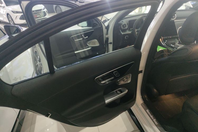 奔驰C级 2024款 改款 C 260 L 皓夜运动版中控内饰7008