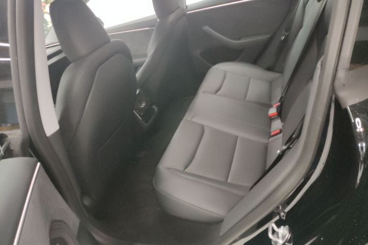 特斯拉 Model 3 2025款 改款 长续航全轮驱动版中控内饰7004
