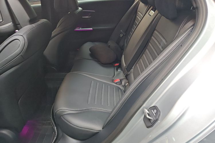 奔驰C级 2023款 C 260 L 运动版中控内饰7004