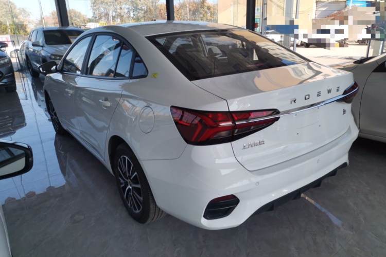 荣威i5 2021款 1.5L CVT铂金版车身外观4