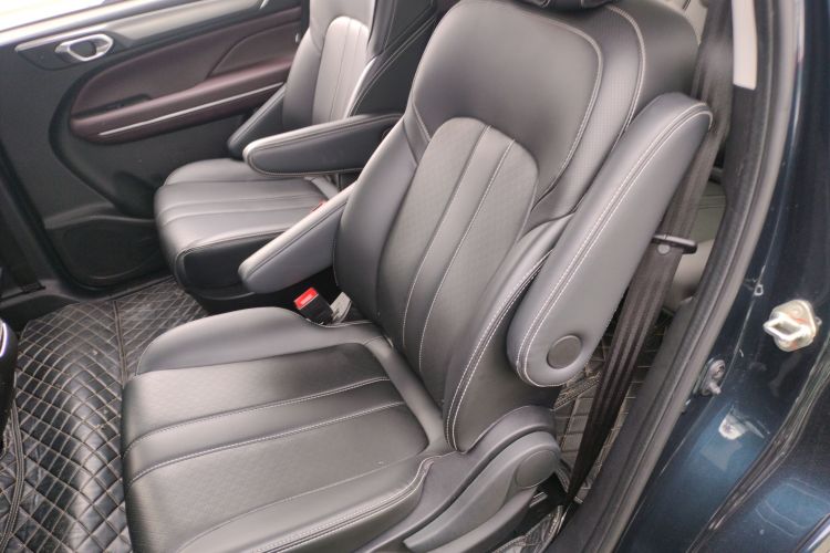 广汽传祺 传祺M6 2021款 270T DCT尊享版（七座）中控内饰7002