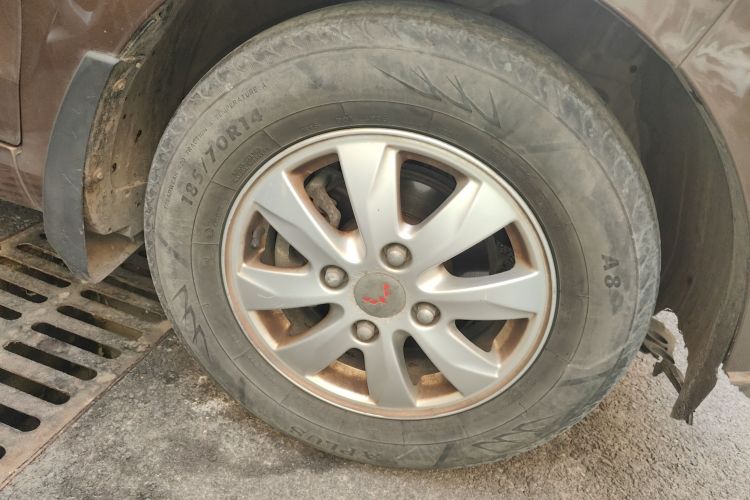 五菱汽车 五菱宏光 2016款 1.5L 改款S舒适型车身外观10