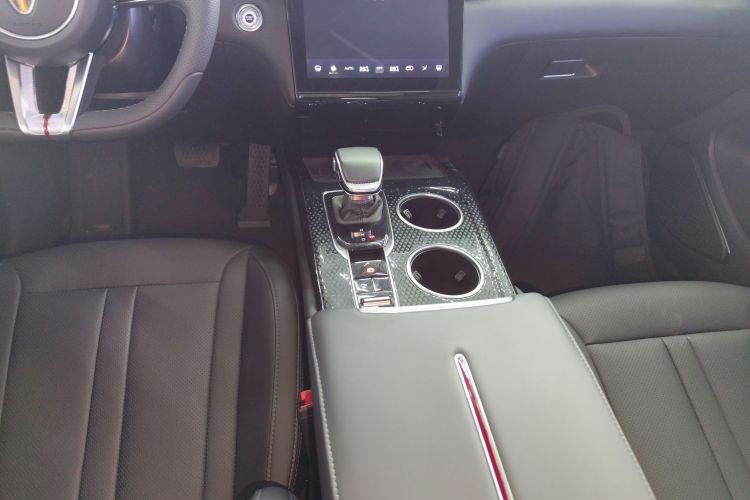 红旗HS3 PHEV 2024款 PHEV 115km 劲为版中控内饰18