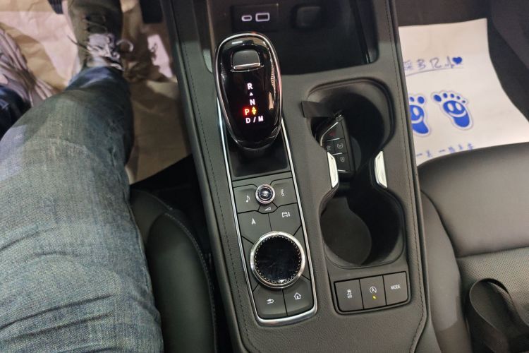 凯迪拉克XT4 2024款 28T 两驱尊贵型中控内饰18