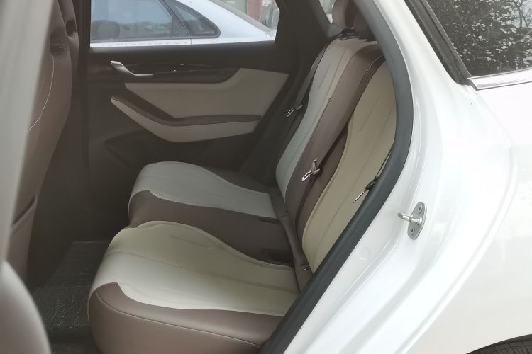 比亚迪 秦PLUS 2024款 荣耀版 DM-i 55KM领先型中控内饰21