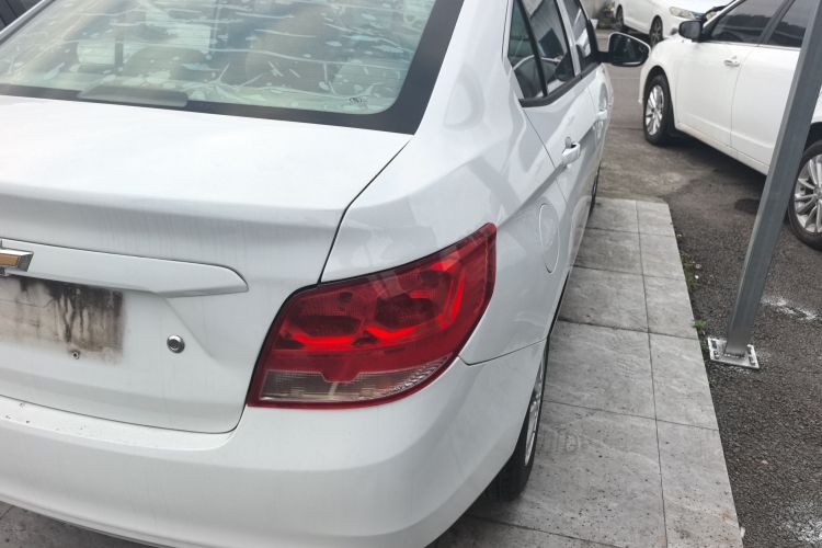 雪佛兰 2015款 赛欧3 1.5L 手动理想天窗版车身外观9