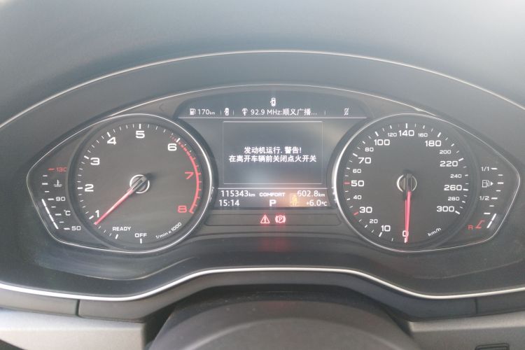 奥迪A4L 2018款 30周年年型 40 TFSI 进取型局部细节14