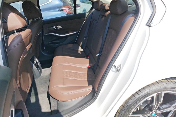 宝马3系 2024款 325i M运动套装中控内饰7004