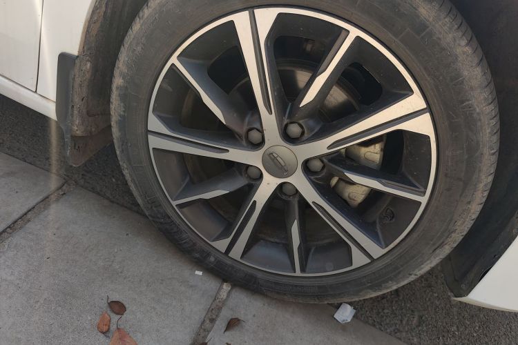 吉利汽车 帝豪 2022款 第4代 1.5L CVT尊贵型车身外观10