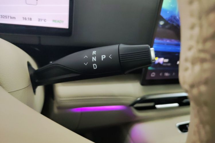 岚图汽车 岚图梦想家 2025款 PHEV 四驱尊贵鲲鹏版局部细节18