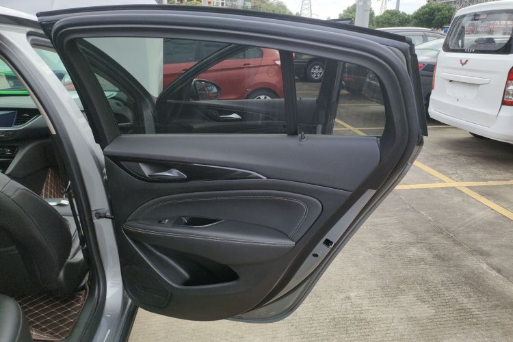 别克 君威 2024款 25T 超享版中控内饰7006