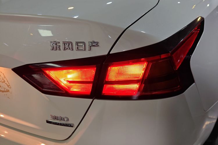 日产 天籁 2021款 2.0T XL 智进版车身外观9