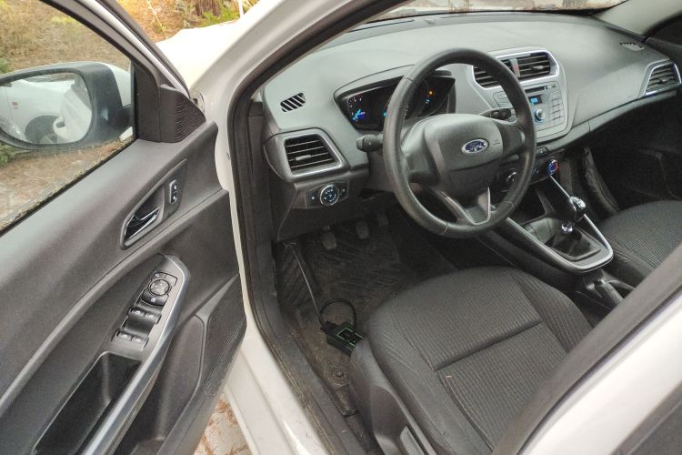 福特 福睿斯 2019款 改款 1.5L 手动质享型（胎压监测） 国VI中控内饰7003