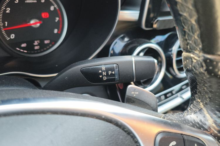 奔驰C级 2016款 C 200 运动版中控内饰18