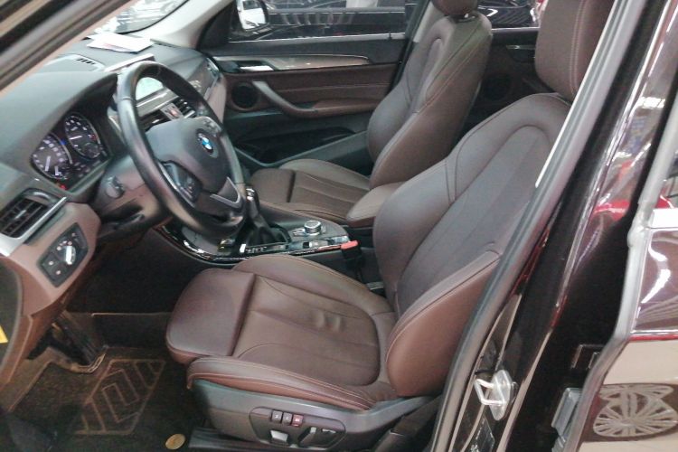 宝马X1 2019款 xDrive20Li 尊享型中控内饰19