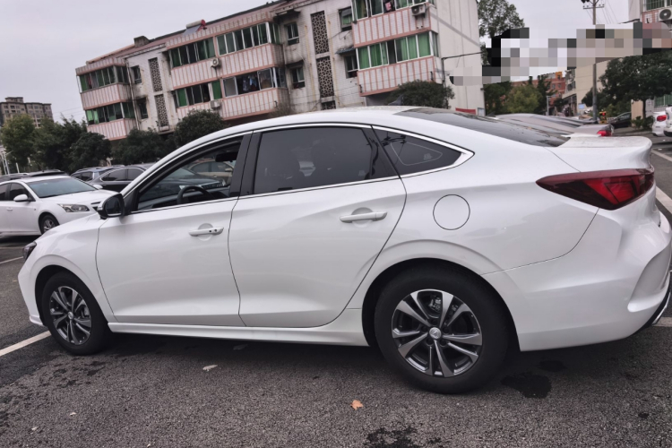 长安 逸动 2024款 PLUS 蓝鲸NE 1.4T GDI DCT高能版车身外观4