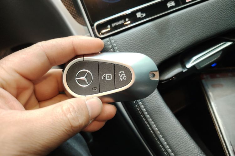 奔驰C级 2024款 改款 C 260 L 运动版中控内饰11