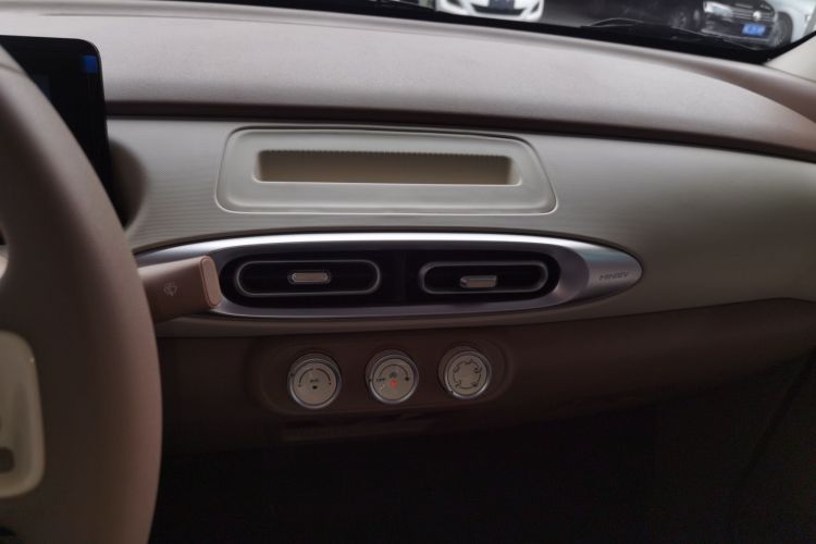 五菱汽车 宏光MINIEV 2025款 四门版 进阶款中控内饰16