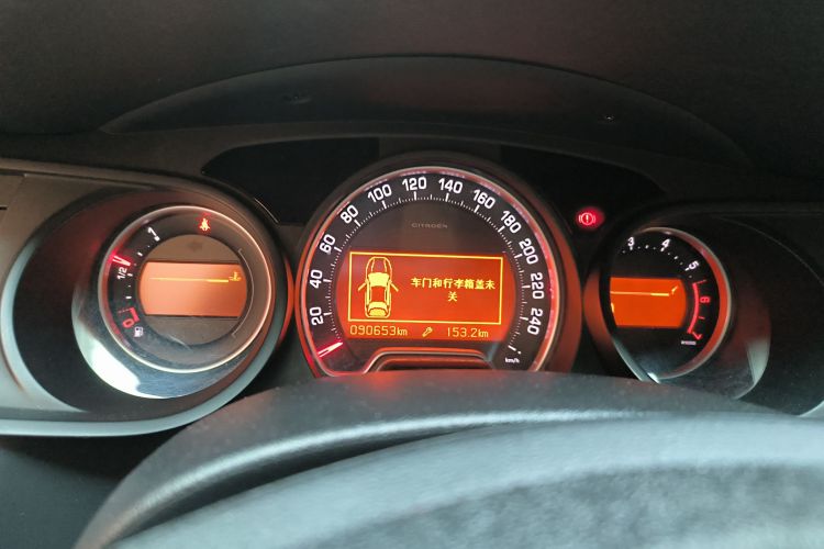 雪铁龙C5 2012款 2.0L 自动尊享型中控内饰14