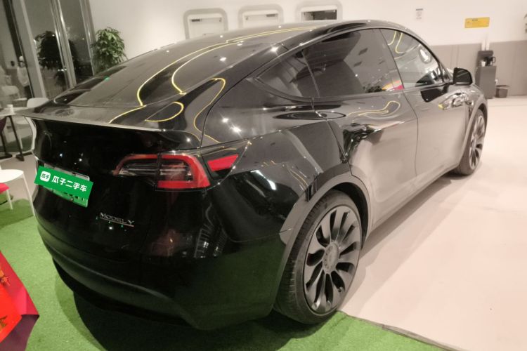 特斯拉 Model Y 2024款 Performance高性能版车身外观7