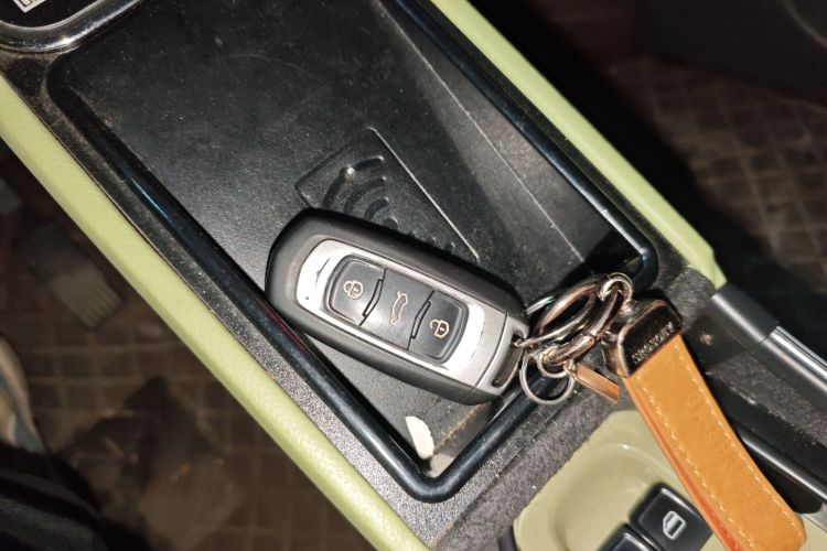 吉利银河 2024款 200km 熊猫骑士中控内饰11