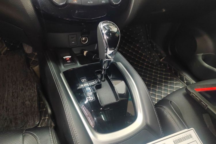 日产 奇骏 2020款 2.0L XL ITS CVT 2WD智联舒适版中控内饰18