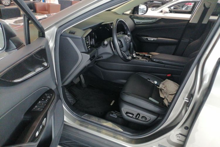 雷克萨斯NX 2022款 260 前驱 创悦版中控内饰20