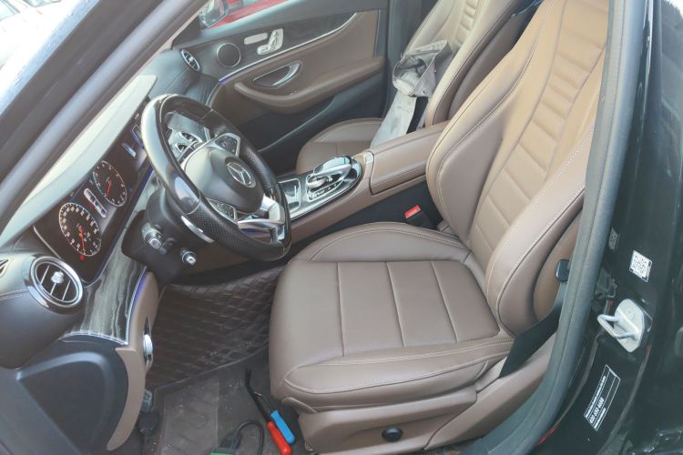 奔驰E级 2016款 E 300 L 运动豪华型局部细节19