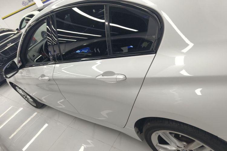 宝马1系 2023款 120i M运动曜夜版车身外观4