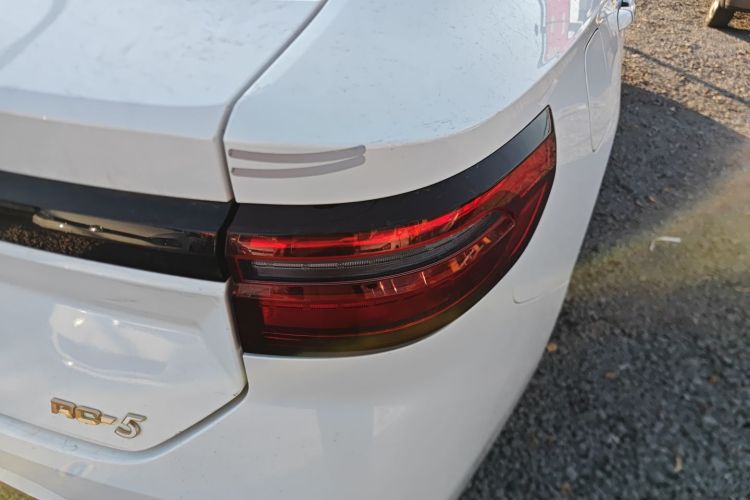 宝骏RC-5 2020款 1.5L 手动智耀豪华型车身外观9