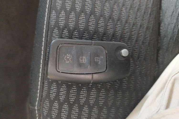 福特 福克斯 2013款 两厢经典 1.8L 自动百万纪念版中控内饰11