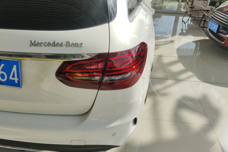 奔驰C级(进口) 2019款 C 260 旅行轿车车身外观9