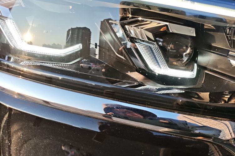 大众 威然 2022款 380TSI 尊贵版车身外观8